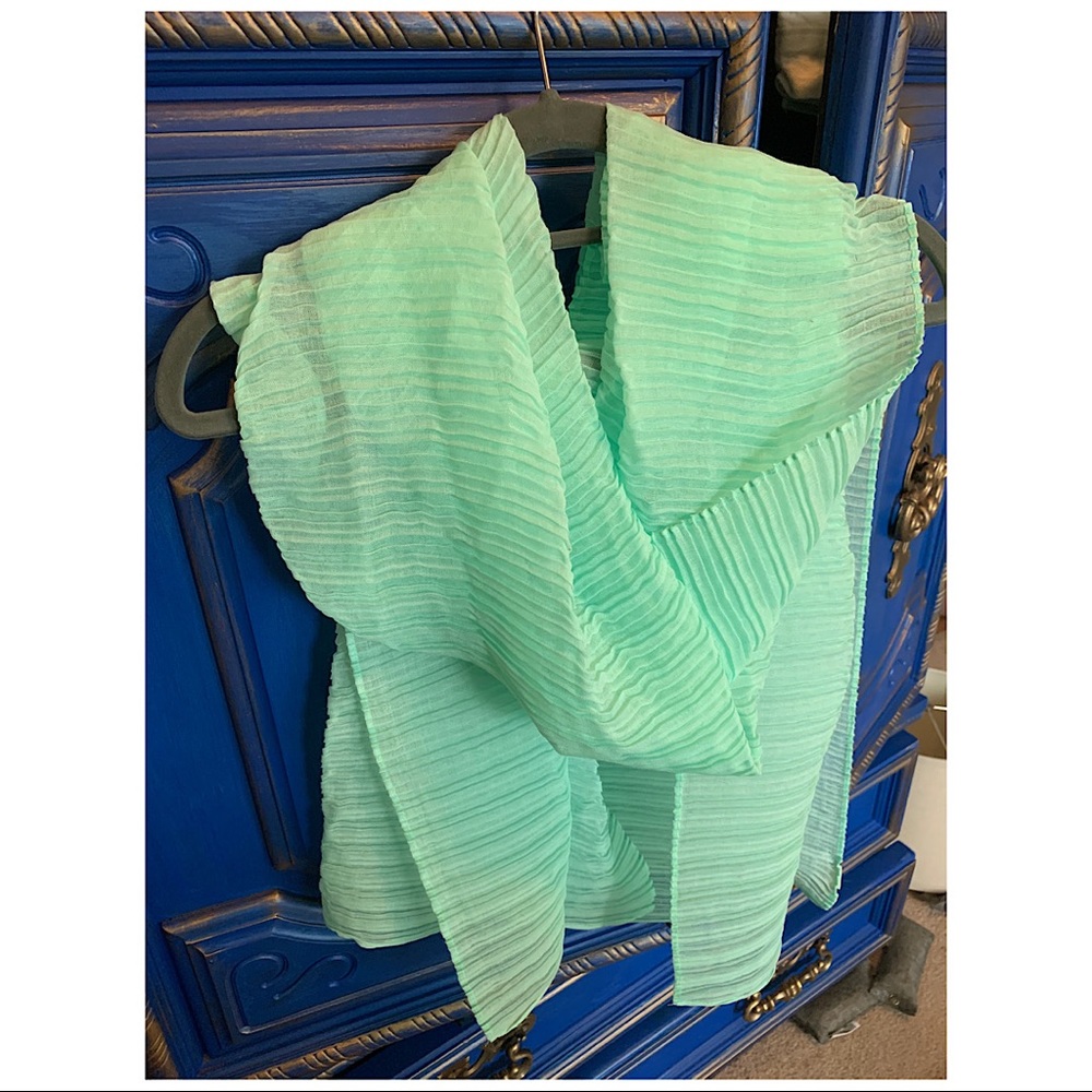 💜 C. EST 1946 Mint Green Textured Scarf - Picture 1 of 1